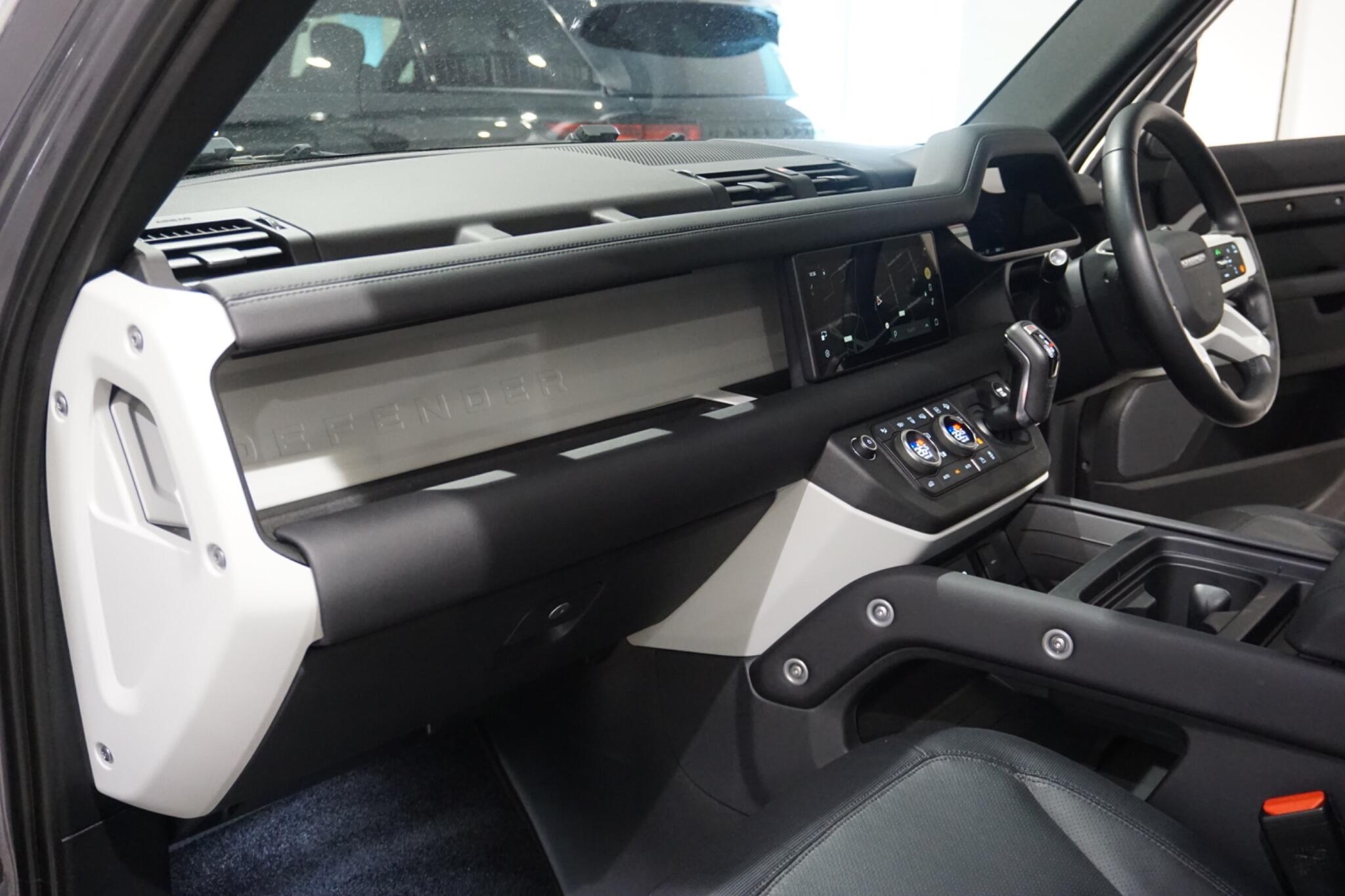 Land Rover Defender 110 2.0 P400e 15.4kWh X-Dynamic SE SUV 5dr Petrol Plug-in Hybrid Auto 4WD Euro 6 (s/s) (404 ps)